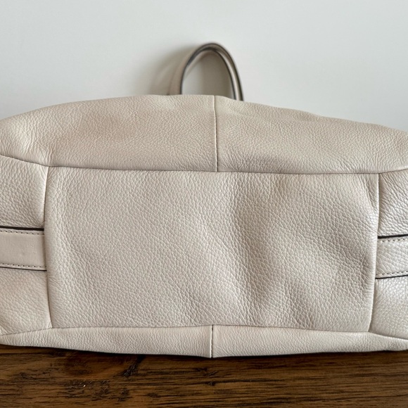 👜 Coach Madison Hobo Bag – Cream Pebbled Leather - Picture 5 of 11